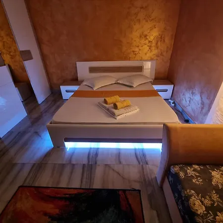 Golden Studio- Panoramic View With Terrace Apartment