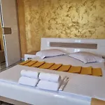 Golden Studio- Panoramic View With Terrace Boekarest
