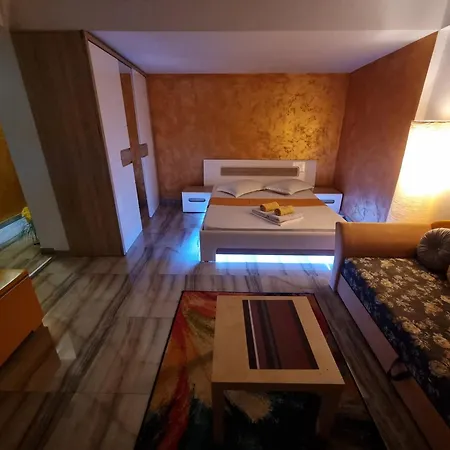 Golden Studio- Panoramic View With Terrace בוקרשט