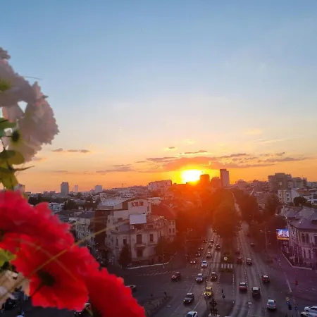 Golden Studio- Panoramic View With Terrace דירה