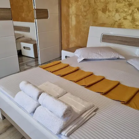 Golden Studio- Panoramic View With Terrace Apartment Bucharest