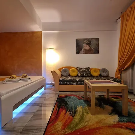 Golden Studio- Panoramic View With Terrace דירה